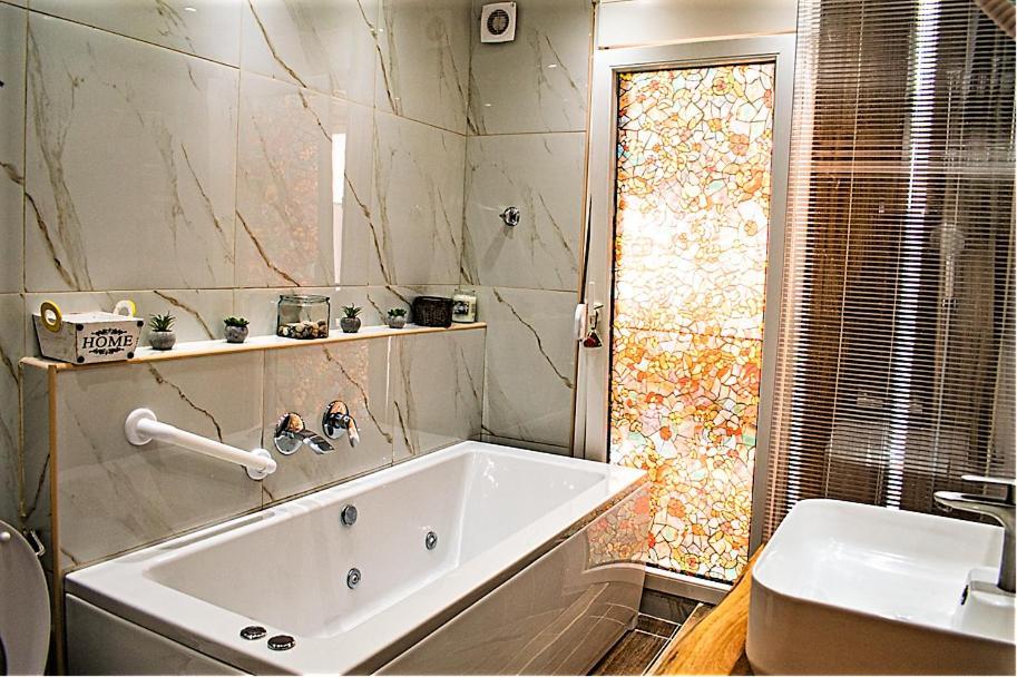 Kassandrou Suite Hot Tub-Jakuzzi - 2 Bedrooms - Big Balcony - Center Tesalónica Exterior foto